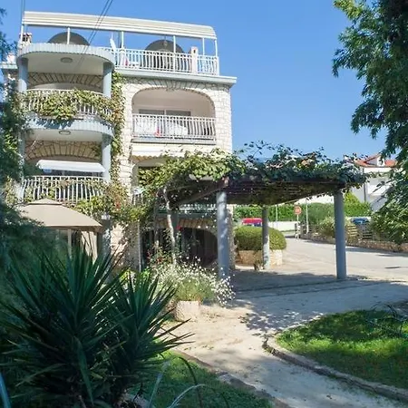 In With Terrace, Air Condition, Wifi, Washing Machine *