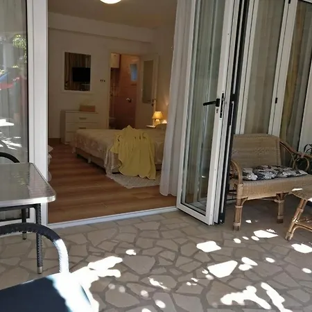 아파트 In With Terrace, Air Condition, Wifi, Washing Machine 로비니