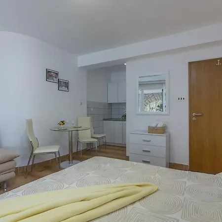 In With Terrace, Air Condition, Wifi, Washing Machine Apartment Rovinj
