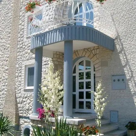 In With Terrace, Air Condition, Wifi, Washing Machine