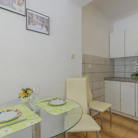 In With Terrace, Air Condition, Wifi, Washing Machine *