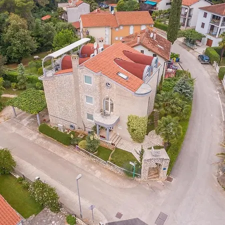 In With Terrace, Air Condition, Wifi, Washing Machine Apartment